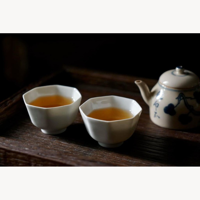 摹古白瓷八角杯