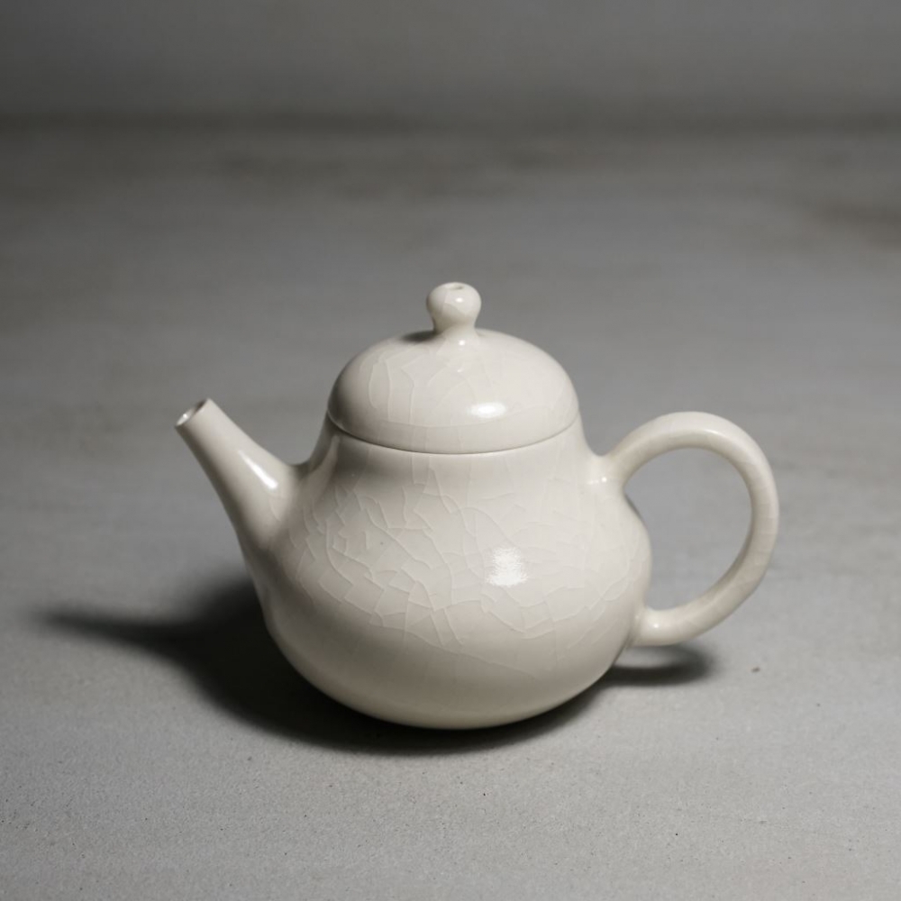 巫彥霖｜白瓷茶壺